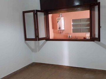 Casa en venta - 2 dormitorios 1 baño - Cochera - 277mts2 - Ensenada