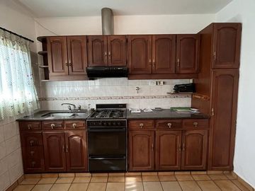 HERMOSA CASA CON JARDIN - FLORIDA OESTE