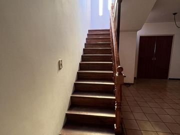 HERMOSA CASA CON JARDIN - FLORIDA OESTE