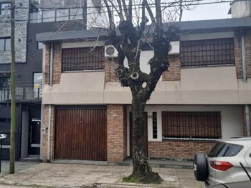 HERMOSA CASA CON JARDIN - FLORIDA OESTE