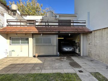 HERMOSA CASA CON JARDIN - FLORIDA OESTE