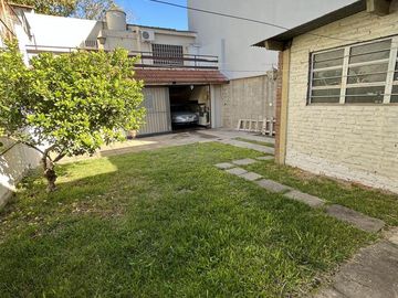 HERMOSA CASA CON JARDIN - FLORIDA OESTE