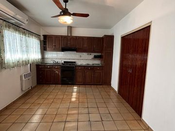 HERMOSA CASA CON JARDIN - FLORIDA OESTE