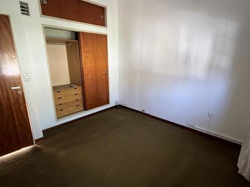 HERMOSA CASA CON JARDIN - FLORIDA OESTE