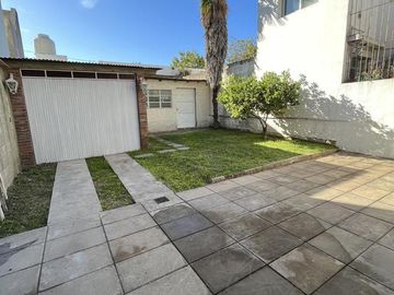 HERMOSA CASA CON JARDIN - FLORIDA OESTE