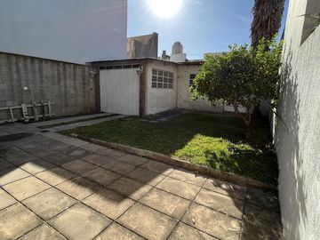 HERMOSA CASA CON JARDIN - FLORIDA OESTE