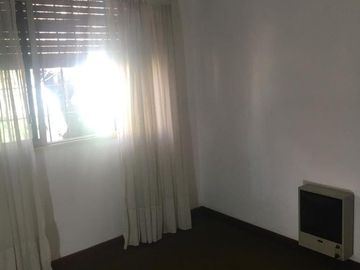 HERMOSA CASA CON JARDIN - FLORIDA OESTE