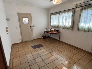 HERMOSA CASA CON JARDIN - FLORIDA OESTE