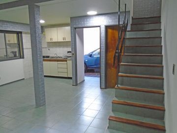VENTA CASA 4 AMBIENTES EN VILLA BALLESTER