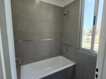 Casa en Venta San Sebastian, area 11