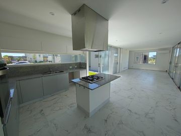 Casa en Venta San Sebastian, area 11