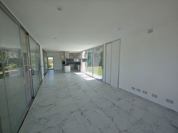 Casa en Venta San Sebastian, area 11