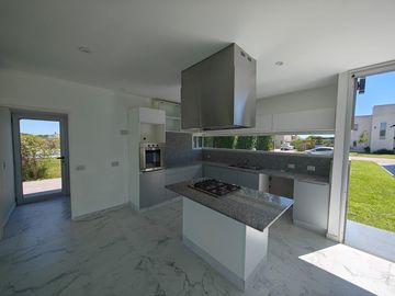 Casa en Venta San Sebastian, area 11