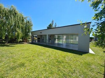 Casa en Venta San Sebastian, area 11