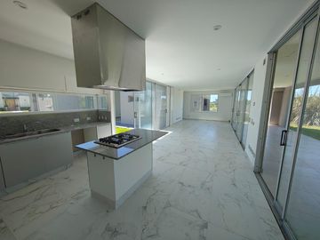 Casa en Venta San Sebastian, area 11