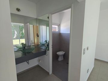 Casa en Venta San Sebastian, area 11