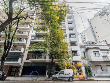 Departamento 4 ambientes, muy luminoso, balcón.