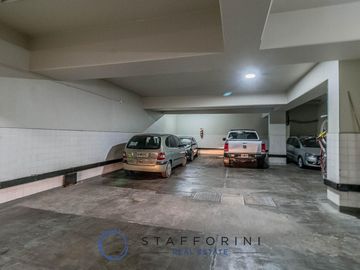 Departamento 4 ambientes, muy luminoso, balcón.