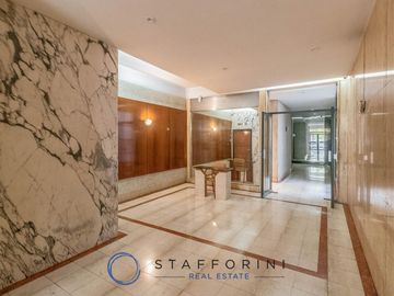 Departamento 4 ambientes, muy luminoso, balcón.