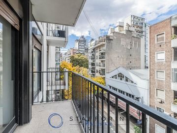 Departamento 4 ambientes, muy luminoso, balcón.