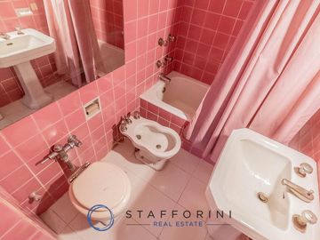 Departamento 4 ambientes, muy luminoso, balcón.