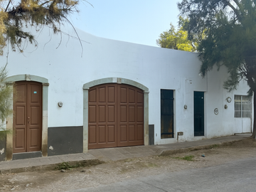 Casa en VENTA en EMBAJADORAS con Cochera