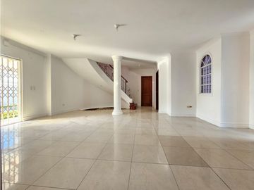 Alquilo Casa Urb. Barbasquillo,  piscina y amplio parqueadero.