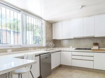 Gran casa sector Jardín del Este