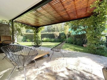 Gran casa sector Jardín del Este
