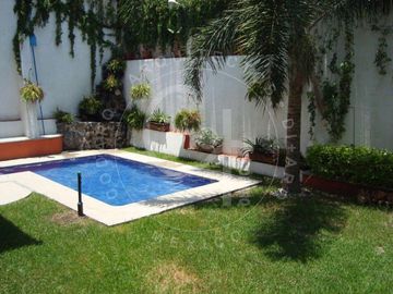 Residencia amueblada con alberca en Burgos, Cuernavaca