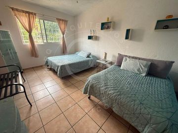 Residencia amueblada con alberca en Burgos, Cuernavaca