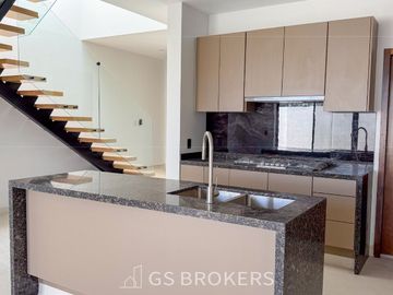 Residencia Nueva en Venta | Coto Almena