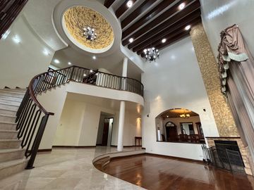 Casa en Puerta de Hierro. Cerca de Hipodromo, cacho, galerías,
