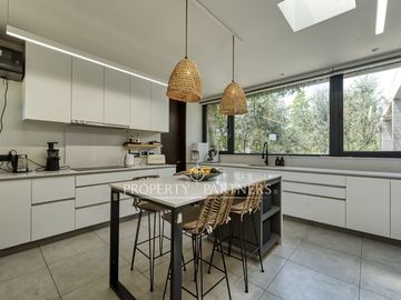 Moderna casa en condominio consolidado de Chicureo Centro