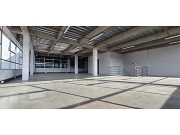 Arrienda  Excelente Bodega Fontibón  4.521 M2