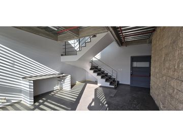 Arrienda  Excelente Bodega Fontibón  4.521 M2