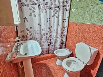 Casa en venta en San José - con departamento y energía solar