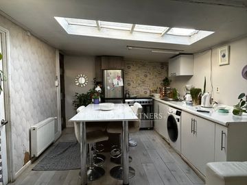 Linda Casa en Venta con Departamento Independiente
