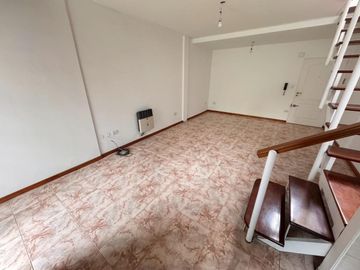 ALQUILER 2 AMBIENTES ITUZAINGO TERRAZA Y BALCON