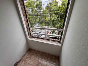 ALQUILER 2 AMBIENTES ITUZAINGO TERRAZA Y BALCON