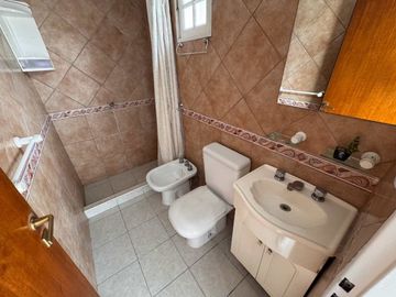 ALQUILER 2 AMBIENTES ITUZAINGO TERRAZA Y BALCON