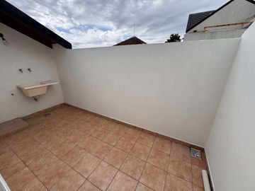 ALQUILER 2 AMBIENTES ITUZAINGO TERRAZA Y BALCON