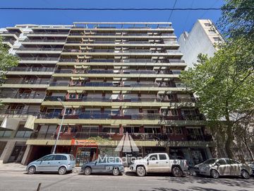 ALQ 24M - HERMOSO Depto 2 amb. Al frente con balcón y lavadero. Microcentro.