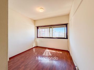 ALQ 24M - HERMOSO Depto 2 amb. Al frente con balcón y lavadero. Microcentro.