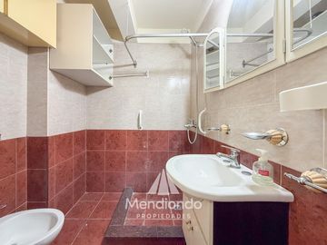 ALQ 24M - HERMOSO Depto 2 amb. Al frente con balcón y lavadero. Microcentro.