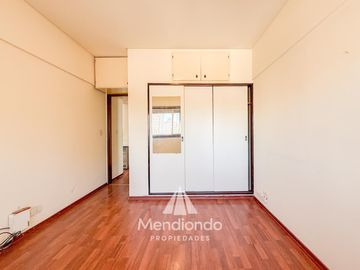 ALQ 24M - HERMOSO Depto 2 amb. Al frente con balcón y lavadero. Microcentro.