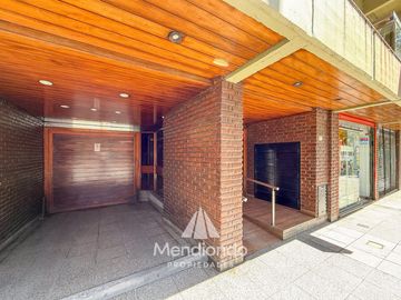 ALQ 24M - HERMOSO Depto 2 amb. Al frente con balcón y lavadero. Microcentro.