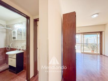 ALQ 24M - HERMOSO Depto 2 amb. Al frente con balcón y lavadero. Microcentro.