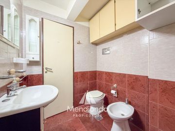 ALQ 24M - HERMOSO Depto 2 amb. Al frente con balcón y lavadero. Microcentro.