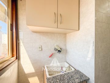 ALQ 24M - HERMOSO Depto 2 amb. Al frente con balcón y lavadero. Microcentro.